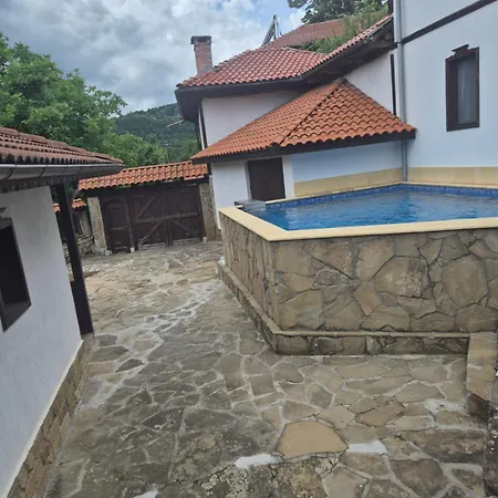Nyaraló къща цачеви 2 Trjavna